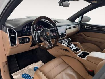 Porsche Cayenne E-Hybrid — photo 11