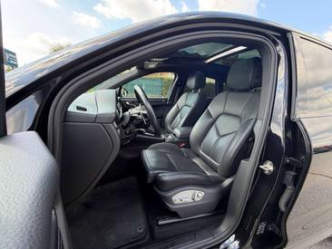 Porsche Macan — photo 9