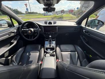 Porsche Macan — photo 12