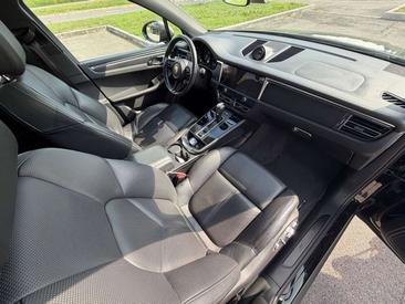 Porsche Macan — photo 14