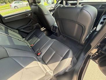 Porsche Macan — photo 15