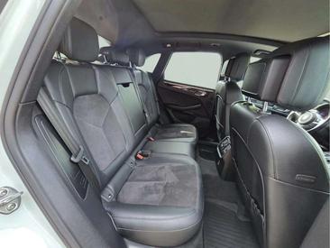 Porsche Macan — photo 17