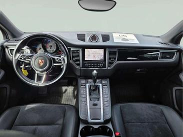 Porsche Macan — photo 18