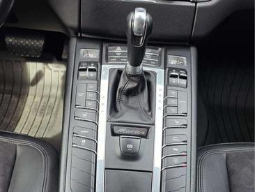 Porsche Macan — photo 19