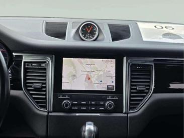 Porsche Macan — photo 20