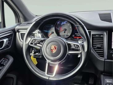 Porsche Macan — photo 21