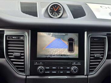 Porsche Macan — photo 24