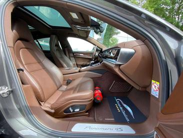 Porsche Panamera 4S — photo 12