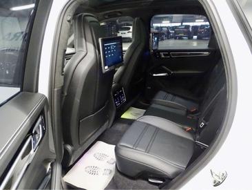 Porsche Cayenne Turbo — photo 9
