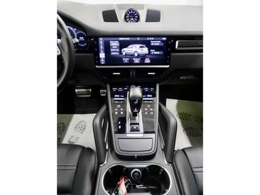 Porsche Cayenne Turbo — photo 10