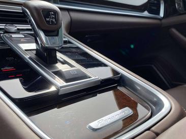 Porsche Panamera 4S — photo 24