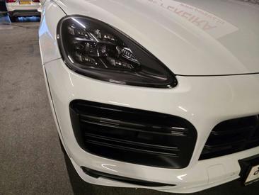 Porsche Cayenne Turbo — photo 21
