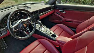 Porsche 911 Carrera 4 — photo 7