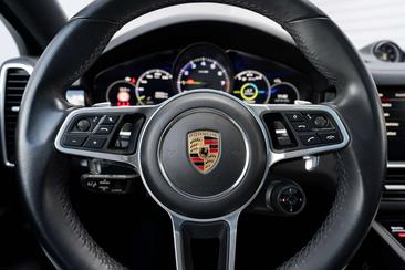 Porsche Cayenne E-Hybrid — photo 26