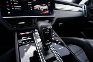 Porsche Cayenne E-Hybrid — photo 30
