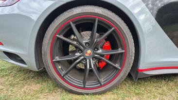 Porsche 911 Carrera 4 — photo 15