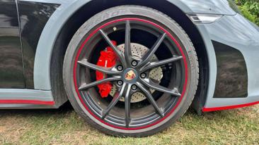Porsche 911 Carrera 4 — photo 16