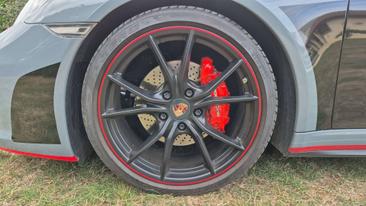 Porsche 911 Carrera 4 — photo 17