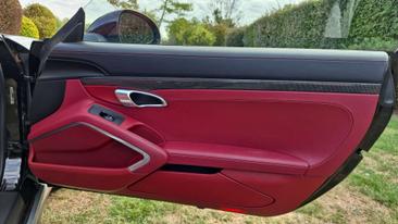 Porsche 911 Carrera 4 — photo 21