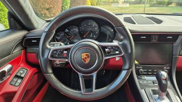 Porsche 911 Carrera 4 — photo 23