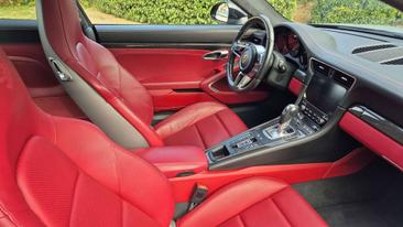 Porsche 911 Carrera 4 — photo 24
