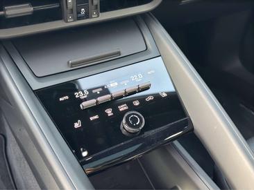 Porsche Macan I 4 Electric — photo 9