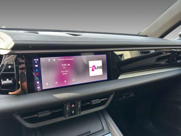 Porsche Macan I 4 Electric — photo 10