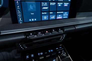 Porsche 911 Carrera 4S — photo 25