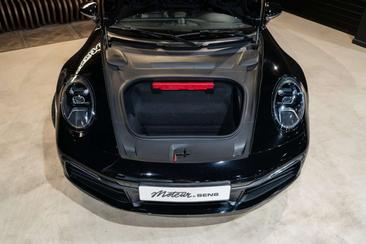 Porsche 911 Carrera 4S — photo 32
