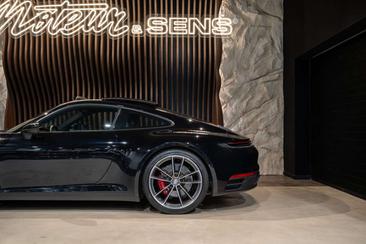 Porsche 911 Carrera 4S — photo 34