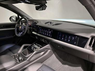 Porsche Cayenne S E-Hybrid — photo 31