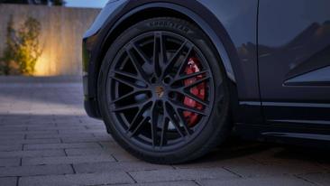 Porsche Macan I 4S Electric — photo 25