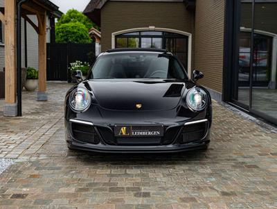 Porsche 911 Carrera 4 GTS