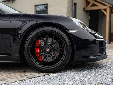 Porsche 911 Carrera 4 GTS — photo 7