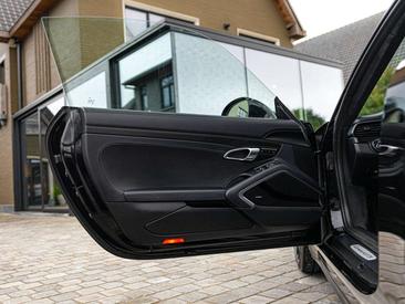 Porsche 911 Carrera 4 GTS — photo 11
