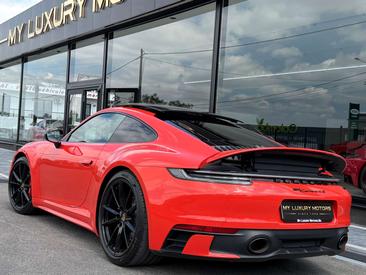 Porsche 911 Carrera 4S — photo 5