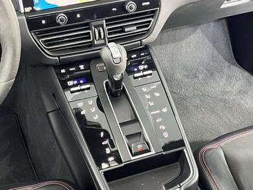 Porsche Macan I GTS — photo 10