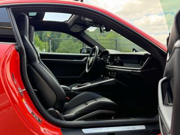 Porsche 911 Carrera 4S — photo 10