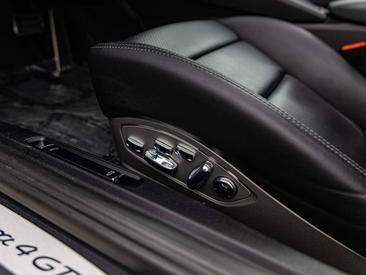 Porsche 911 Carrera 4 GTS — photo 23