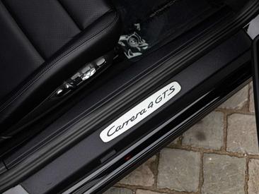 Porsche 911 Carrera 4 GTS — photo 25