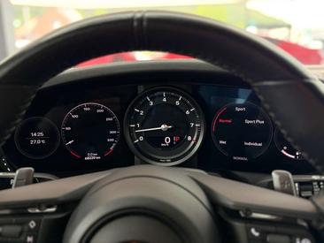 Porsche 911 Carrera 4S — photo 22