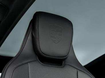 Porsche Taycan — photo 11