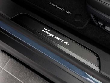 Porsche Taycan — photo 13