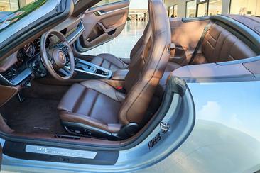 Porsche 911 Cabriolet Carrera 4S — photo 8