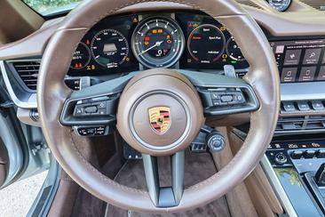 Porsche 911 Cabriolet Carrera 4S — photo 11