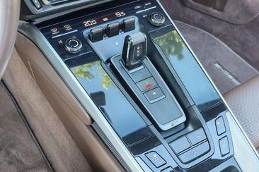 Porsche 911 Cabriolet Carrera 4S — photo 12