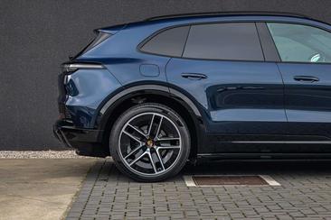 Porsche Cayenne Electric — photo 6