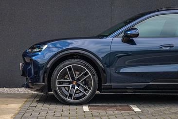 Porsche Cayenne Electric — photo 11