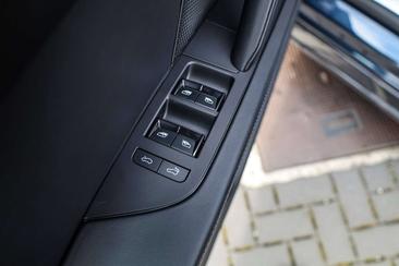 Porsche Cayenne Electric — photo 16