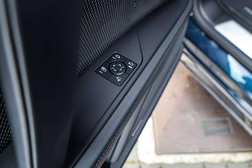 Porsche Cayenne Electric — photo 17